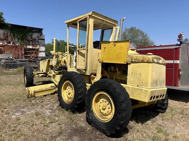 Image of John Deere 570A equipment image 4