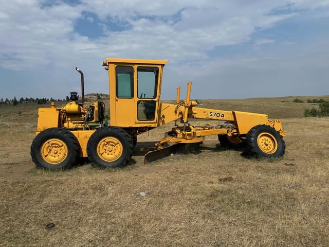Image of John Deere 570A equipment image 1