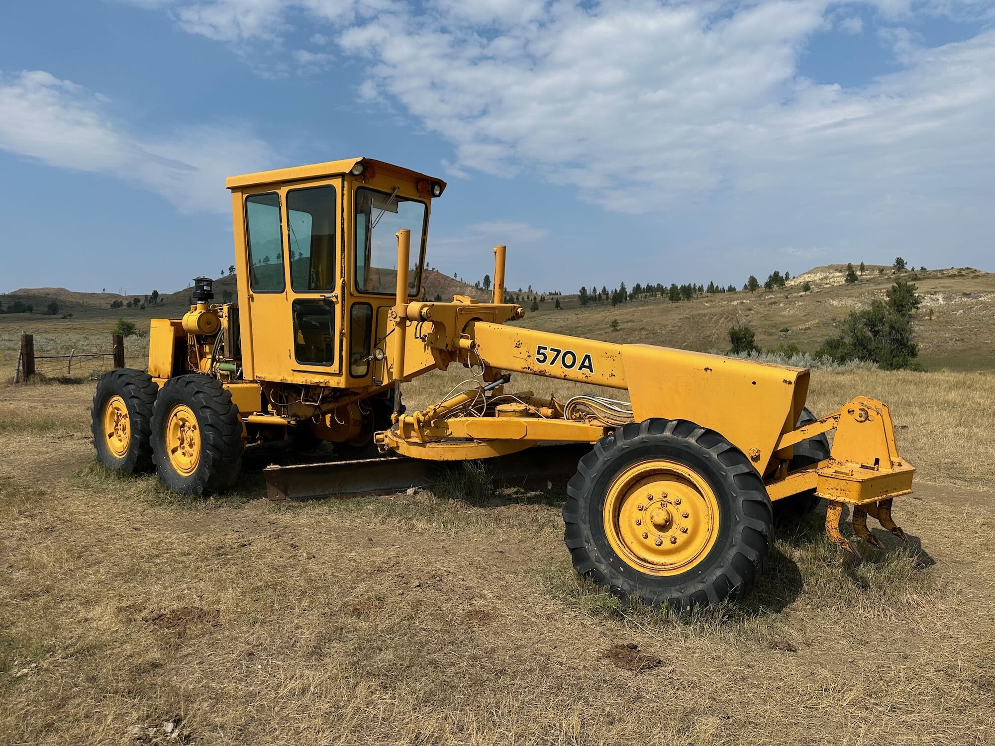 John Deere 570A Equipment Image0