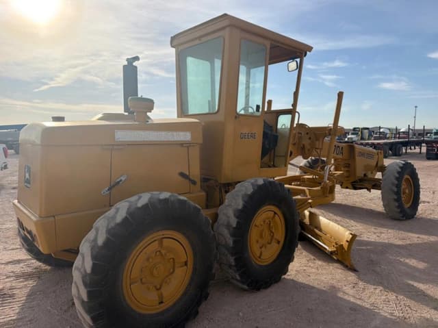 Image of John Deere 570A equipment image 4