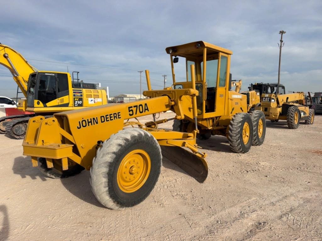 John Deere 570A Equipment Image0