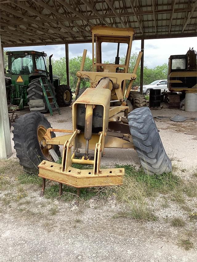 Image of John Deere 570A equipment image 3