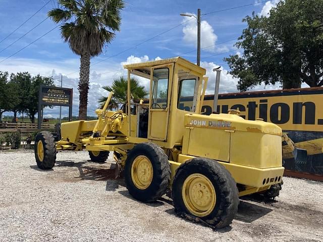 Image of John Deere 570A equipment image 1