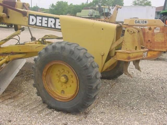 Image of John Deere 570A equipment image 3