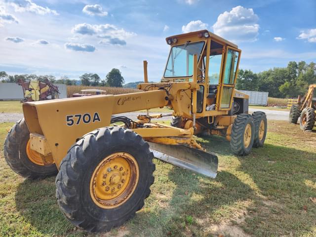 Image of John Deere 570A equipment image 3