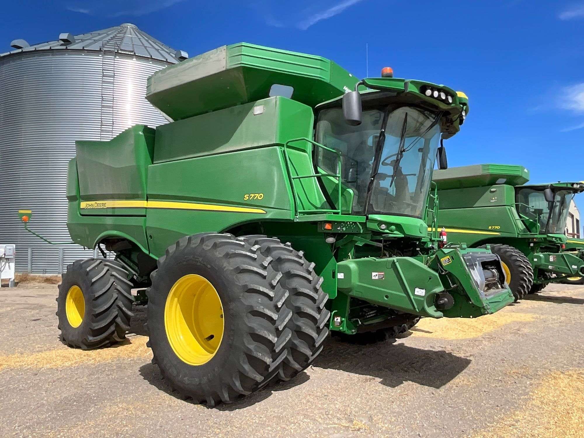 John Deere S770 Equipment Image0