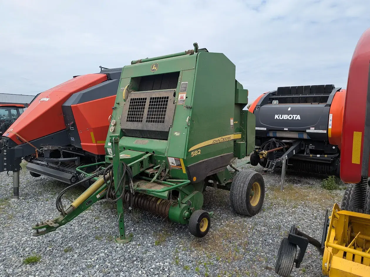 John Deere 582 Equipment Image0
