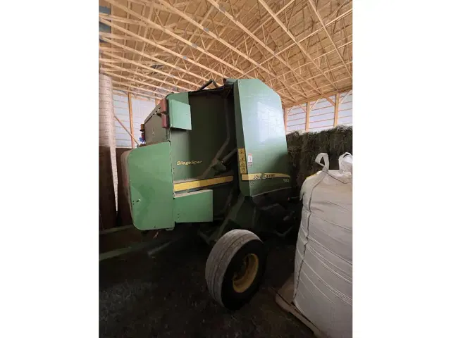 Image of John Deere 582 equipment image 4