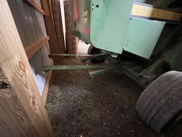 Image of John Deere 582 equipment image 3