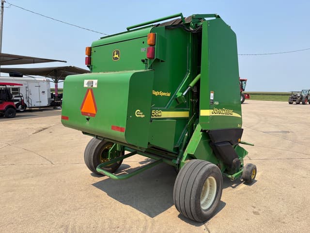 Image of John Deere 582 equipment image 2