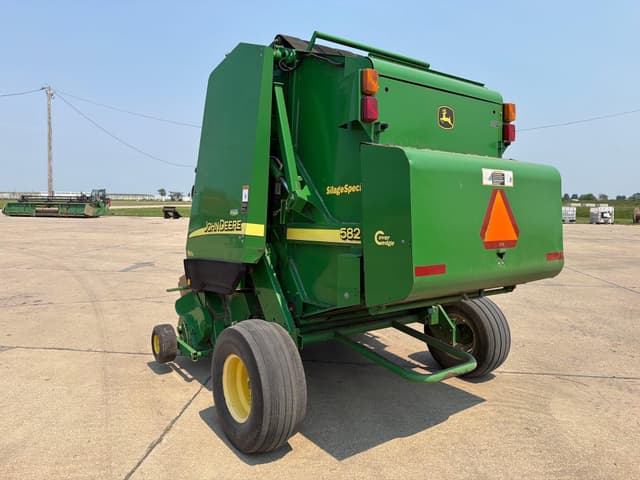 Image of John Deere 582 equipment image 1