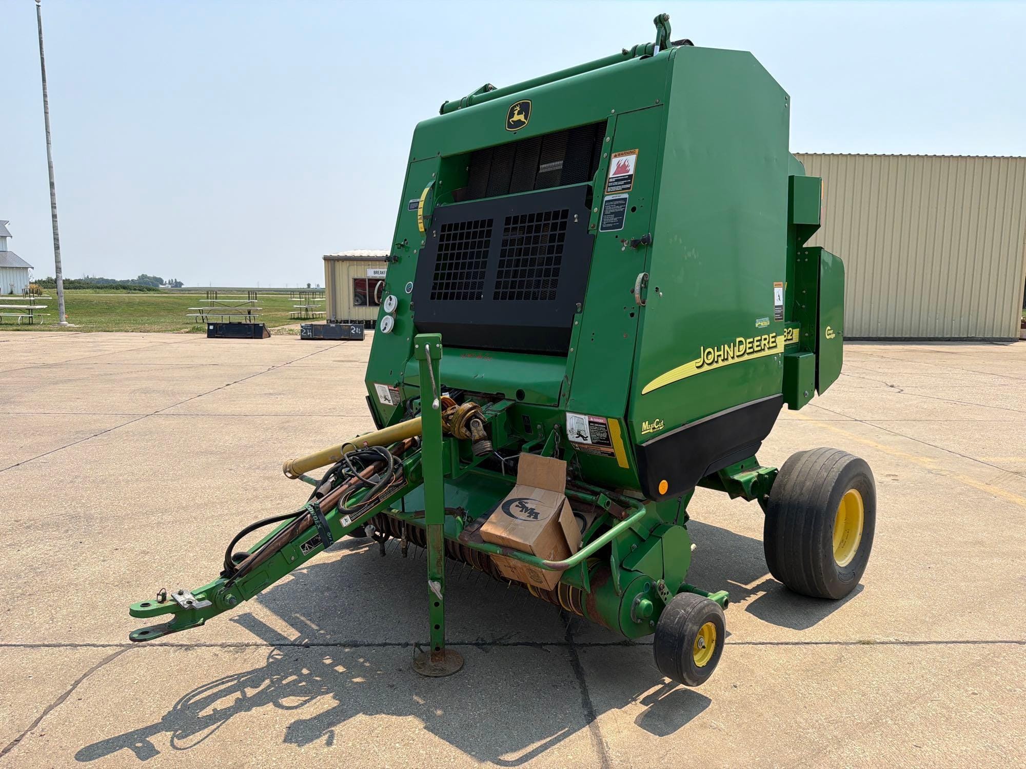John Deere 582 Equipment Image0