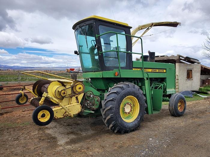 Main image John Deere 5820