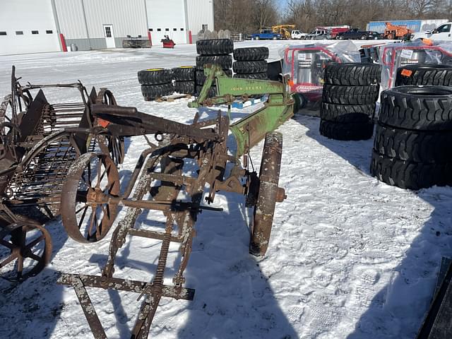 Image of John Deere 583 equipment image 1