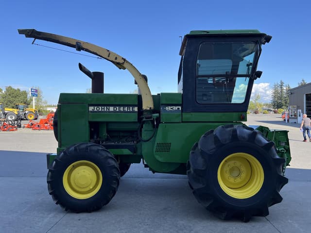Image of John Deere 5830 equipment image 4