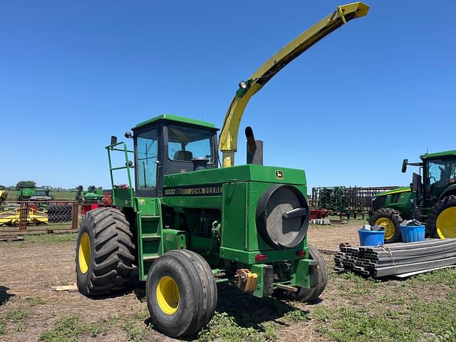Image of John Deere 5830 equipment image 1