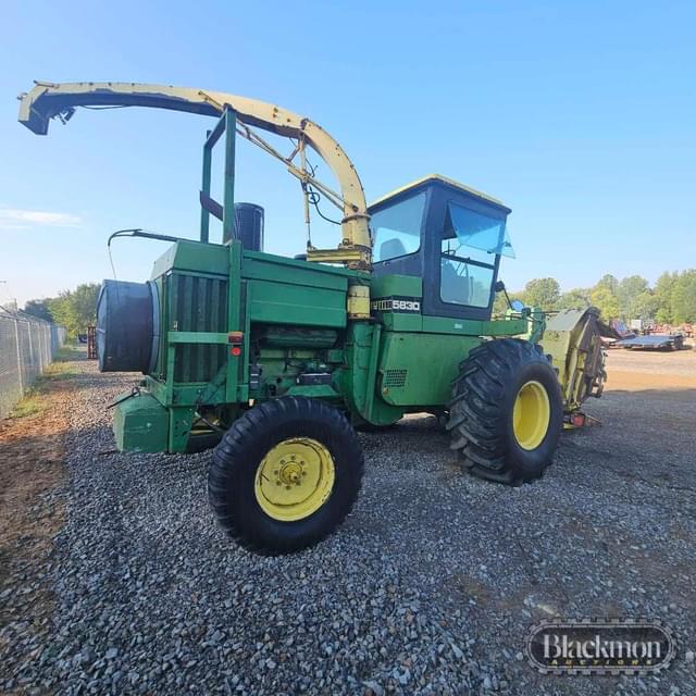 Image of John Deere 5830 equipment image 1