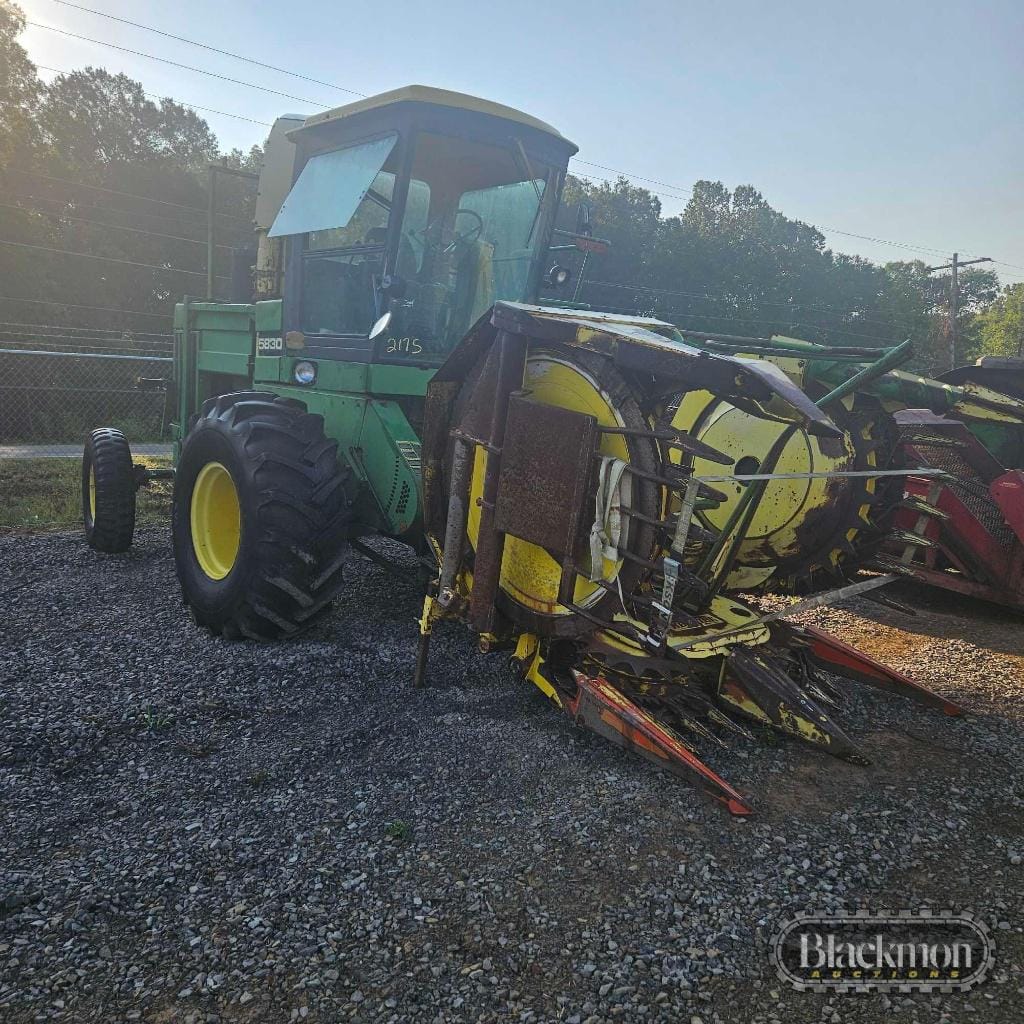 John Deere 5830 Equipment Image0