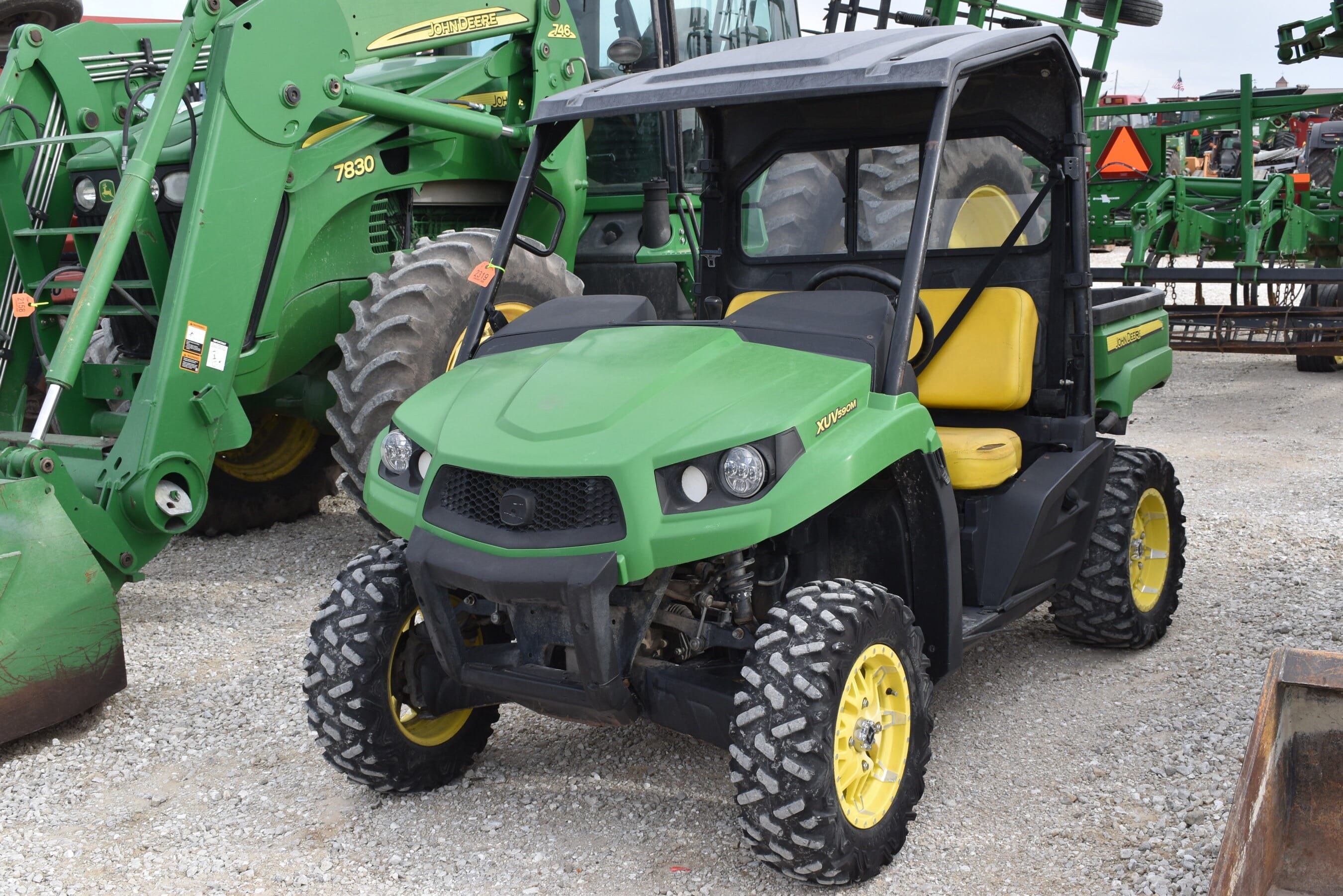 John Deere XUV 590M Equipment Image0