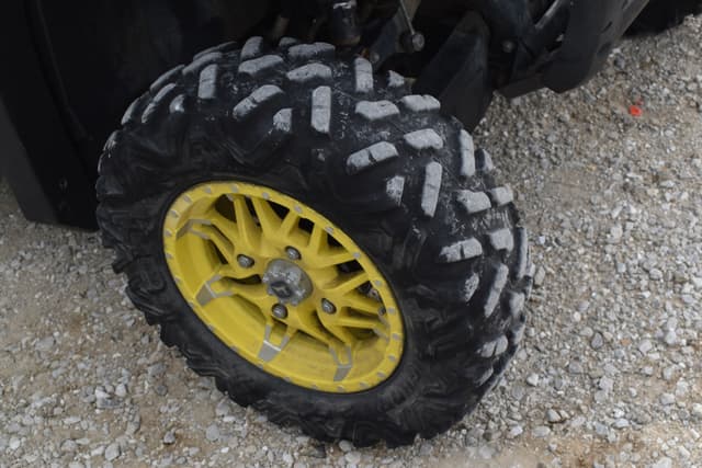 Image of John Deere XUV 590M equipment image 4