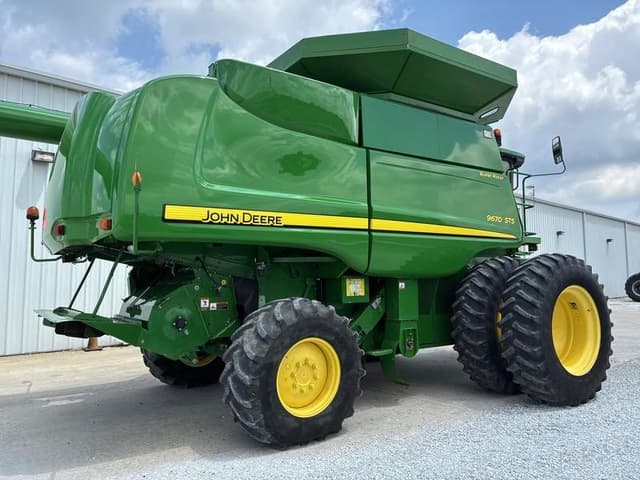 Image of John Deere 9670 STS equipment image 2