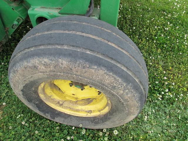 Image of John Deere 567 equipment image 4