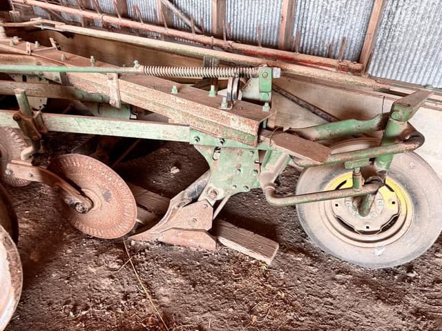 Image of John Deere 5B equipment image 4