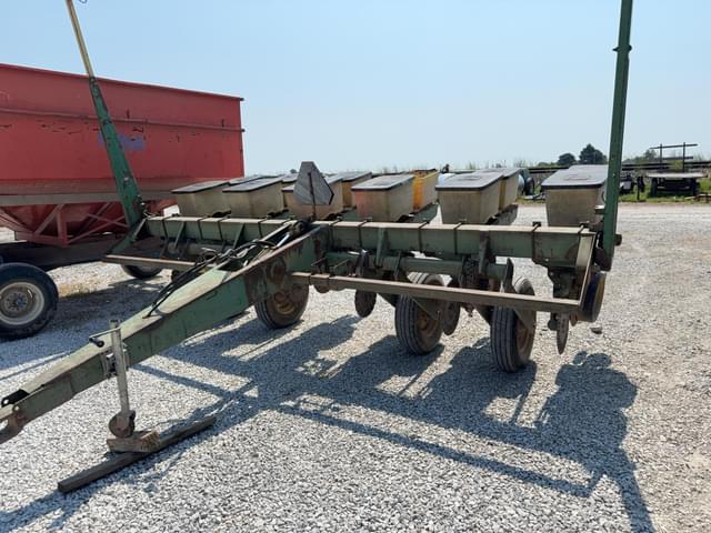 Image of John Deere 7000 equipment image 1