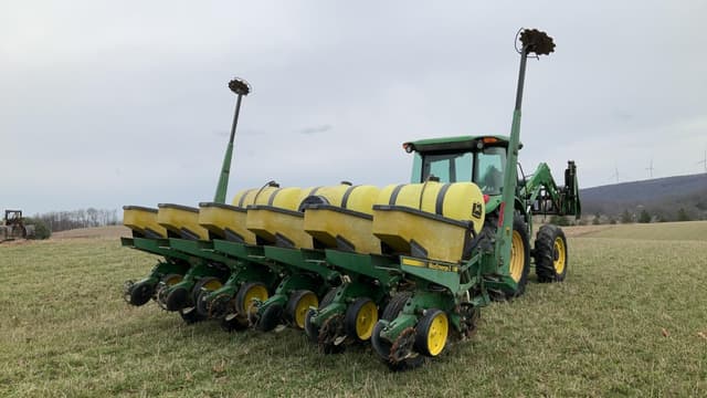 Image of John Deere 7200 equipment image 4