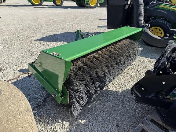 Image of John Deere 60 Heavy Duty Broom equipment image 2