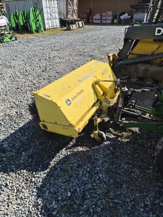 Image of John Deere 60 Heavy Duty Broom Image 0