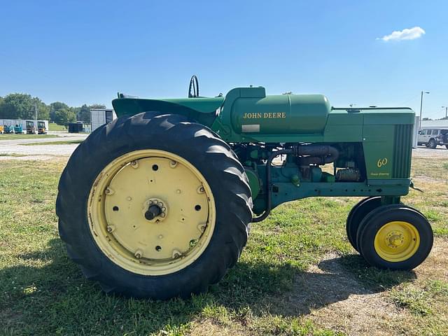 Image of John Deere 60 equipment image 2