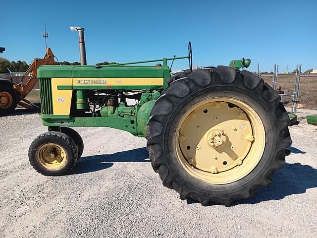 Image of John Deere 60 equipment image 3