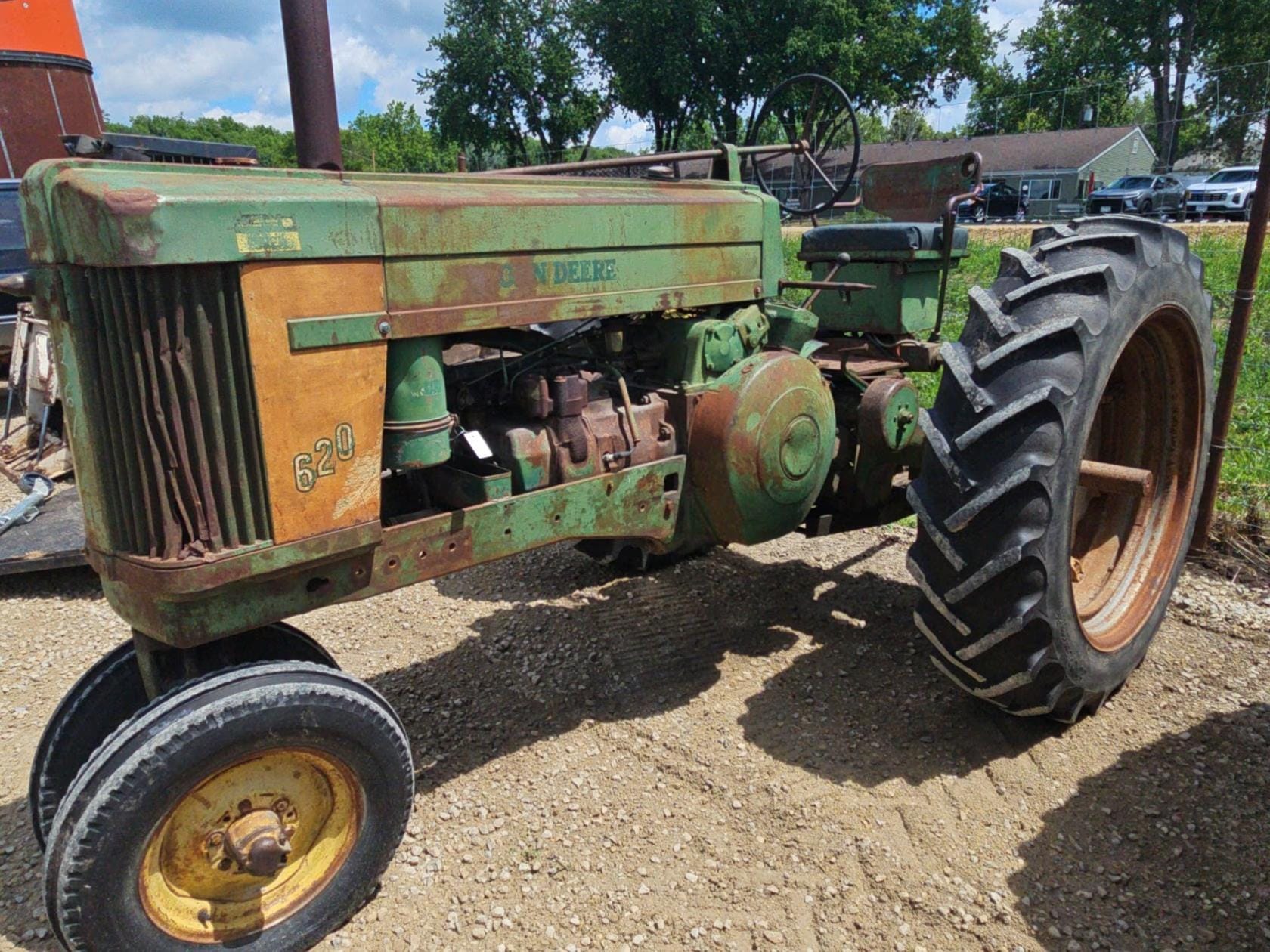 John Deere 620 Equipment Image0
