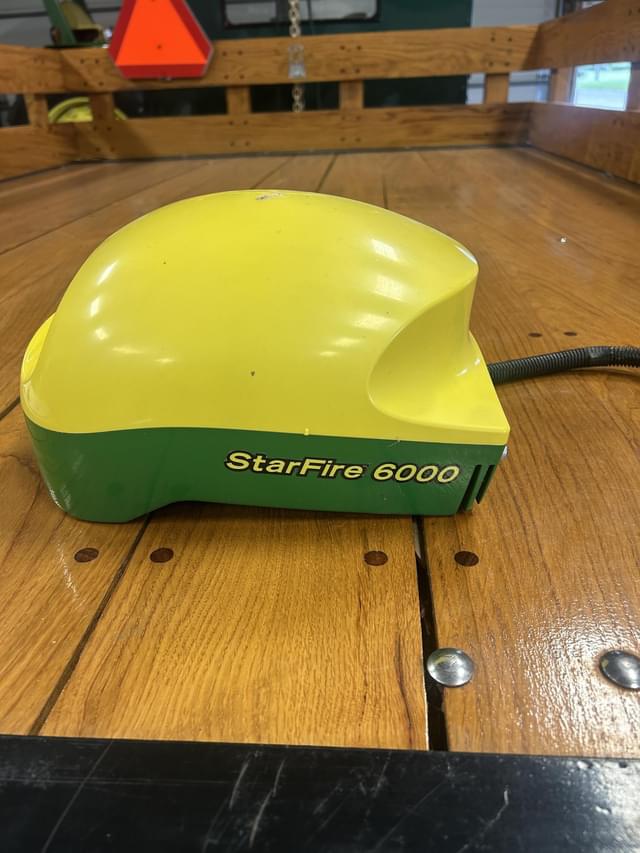 Image of John Deere StarFire 6000 equipment image 4