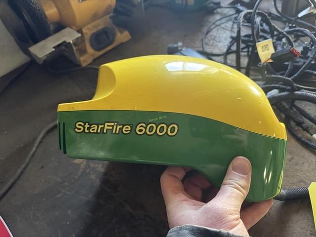 Image of John Deere StarFire 6000 equipment image 2