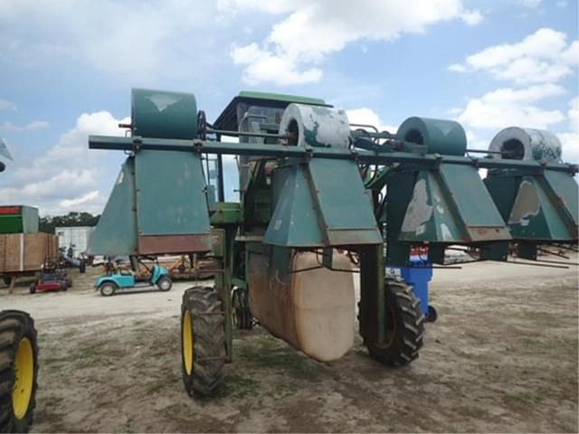 Image of John Deere 6000 equipment image 1