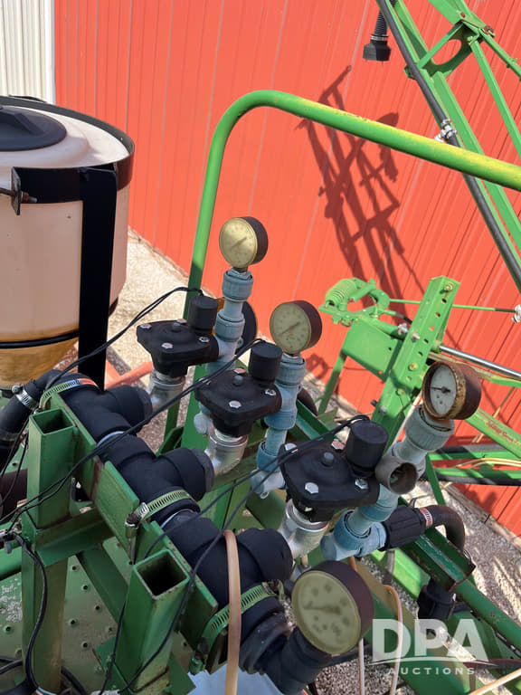 Image of John Deere 6000 equipment image 3