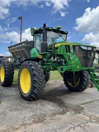 2022 John Deere 600R Equipment Image0