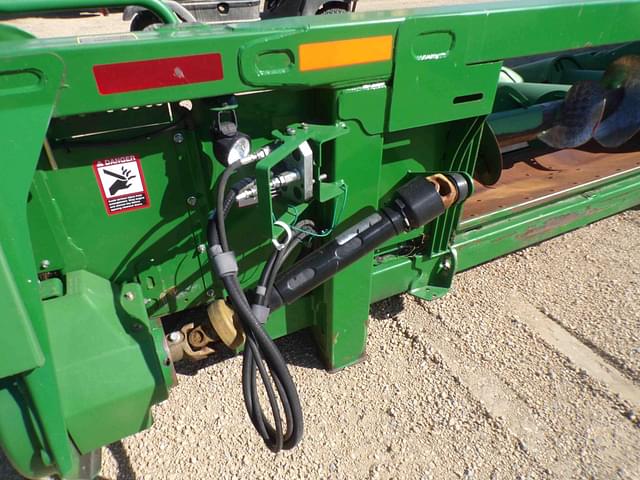 Image of John Deere 606C equipment image 4