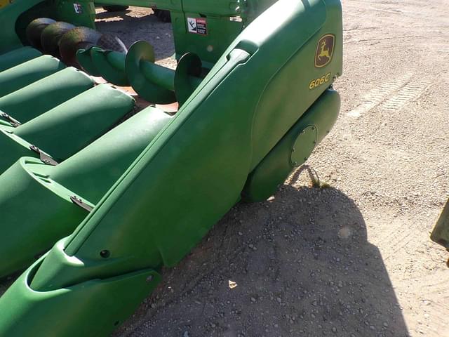 Image of John Deere 606C equipment image 3