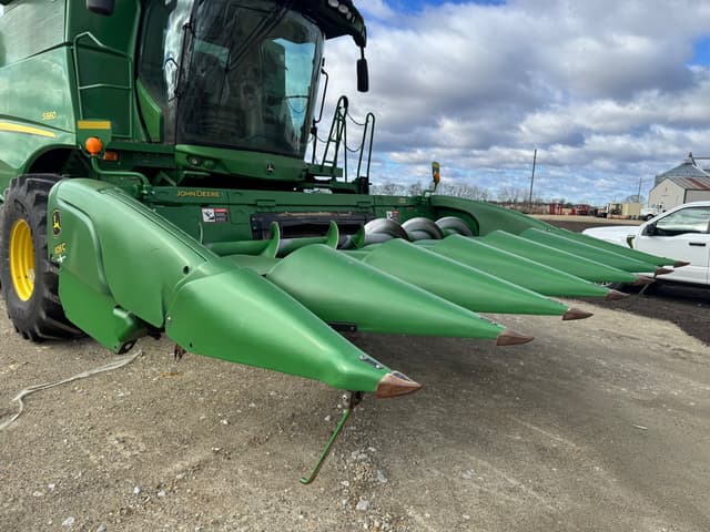 Image of John Deere 606C equipment image 3