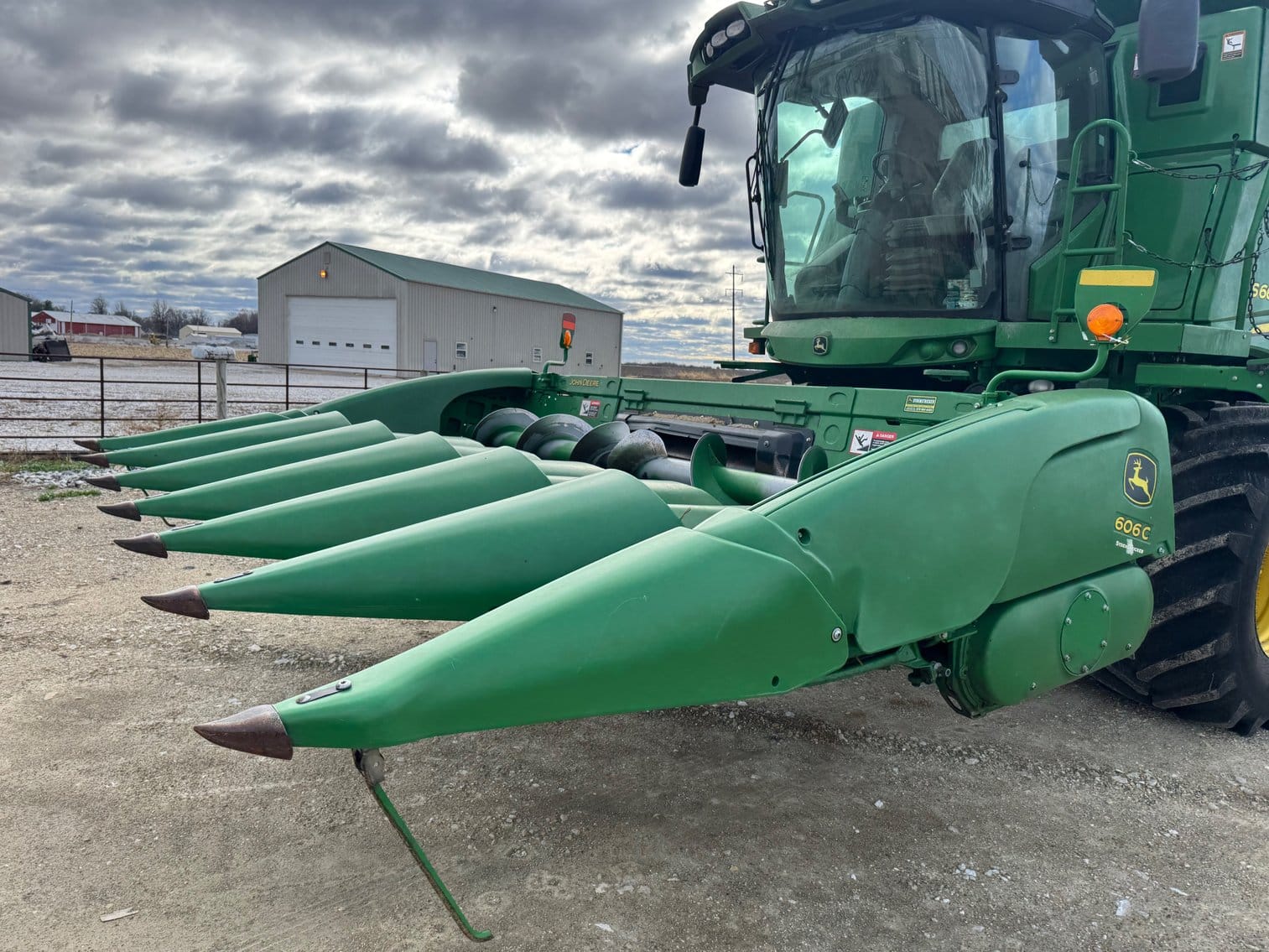 2018 John Deere 606C Equipment Image0