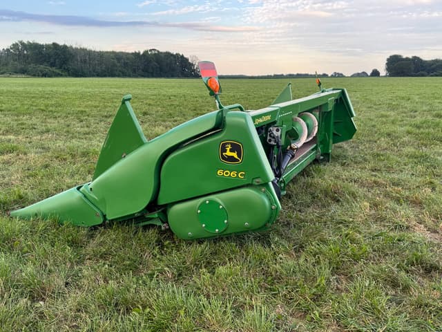 Image of John Deere 606C equipment image 2
