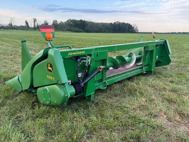Image of John Deere 606C equipment image 3