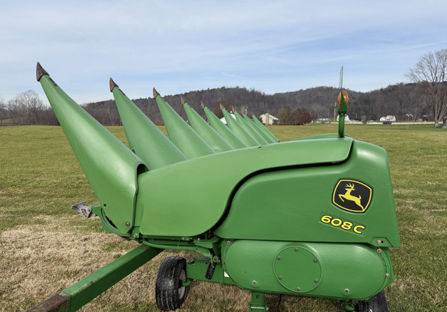 Image of John Deere 608C equipment image 2
