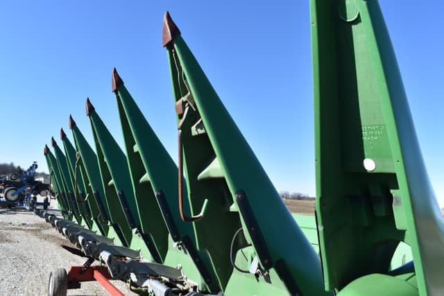 Image of John Deere 608C equipment image 4