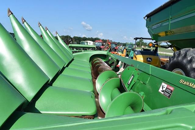 Image of John Deere 608C equipment image 4
