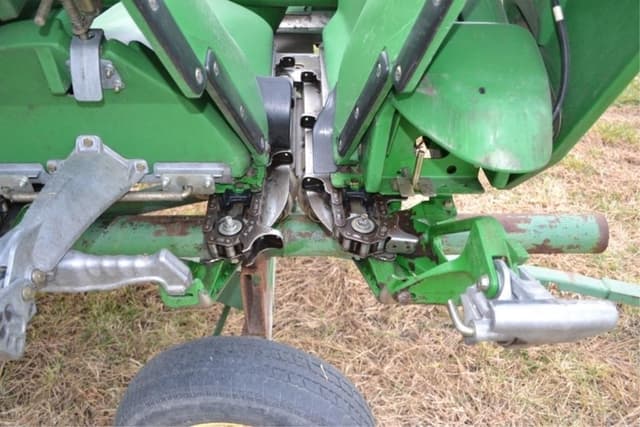 Image of John Deere 608C equipment image 3