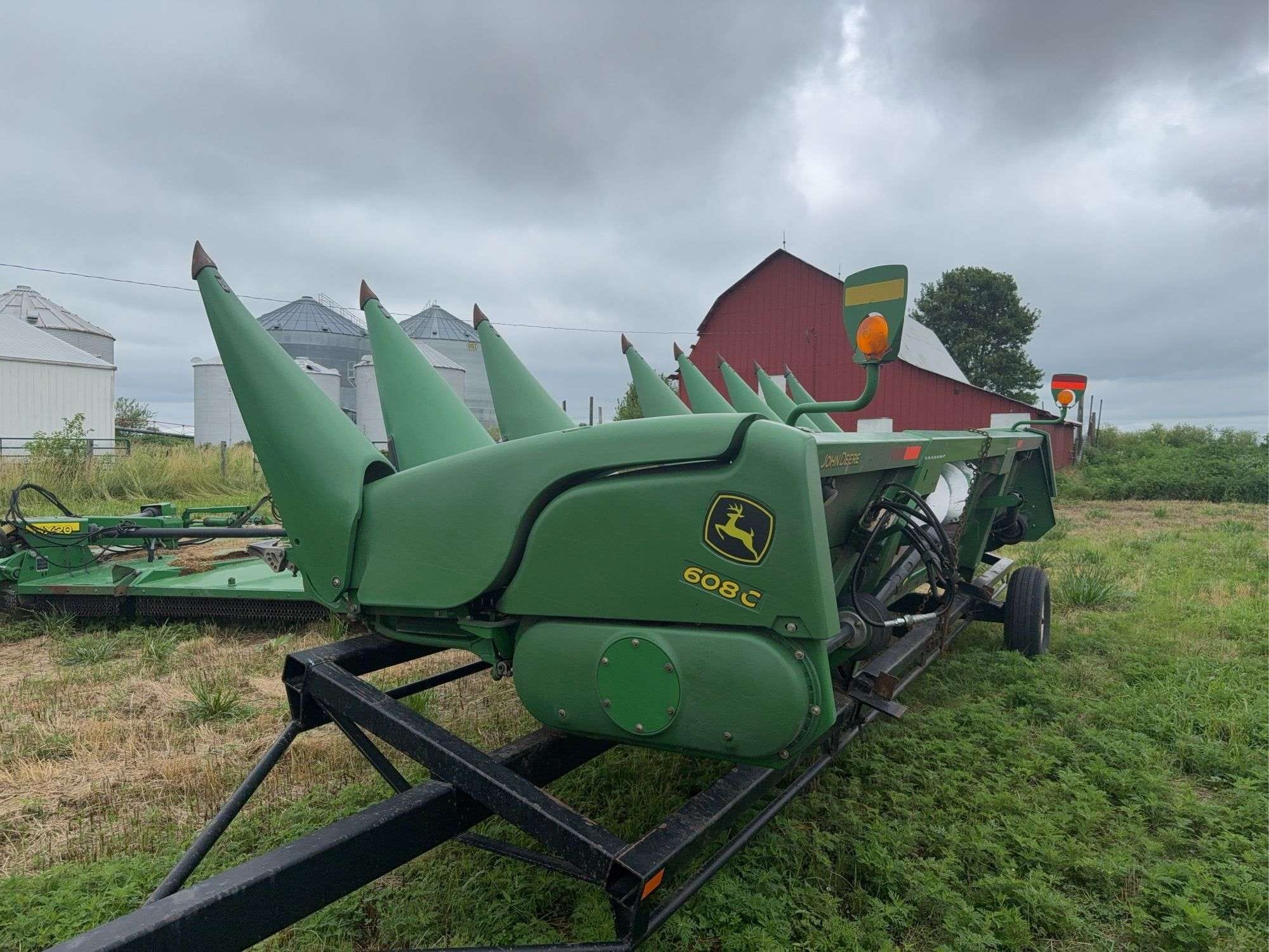 John Deere 608C Equipment Image0